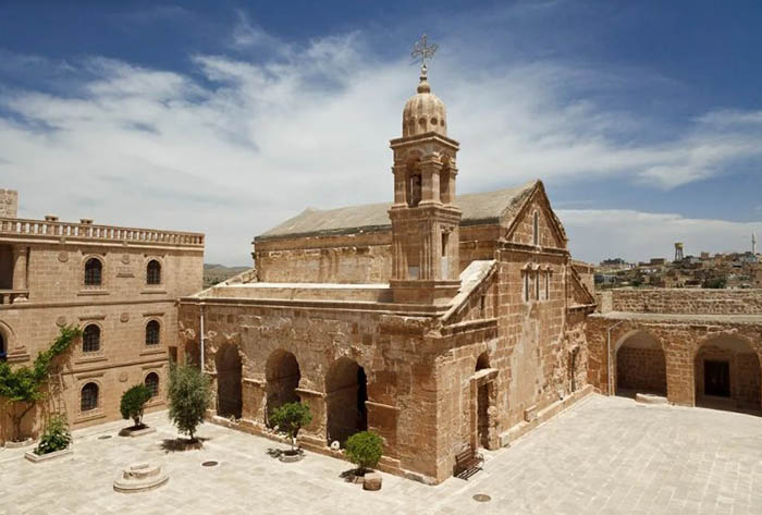 Midyat, “En İyi Turizm Köyü” Ödülünü Çin’de Teslim Aldı!